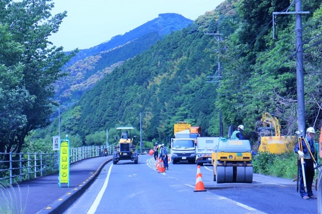 道路の公共工事のイメージ写真